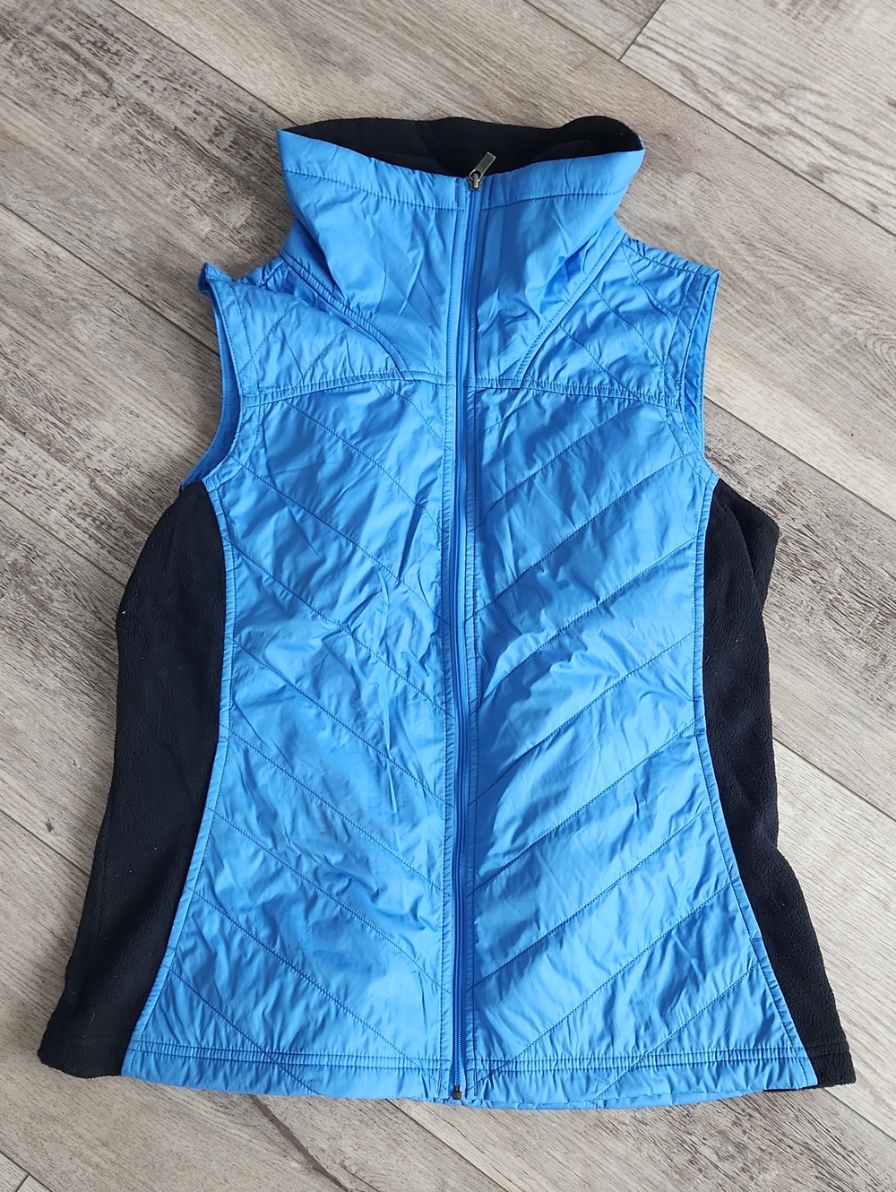 Columbia Women’s Blue Quilted Active Vest with Black Fleece Side Panels & Collar